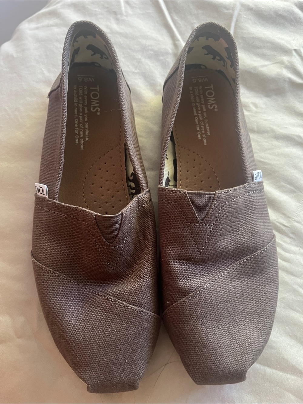 TOMS Women’s Canvas Slip-On Flats (size 8.5)